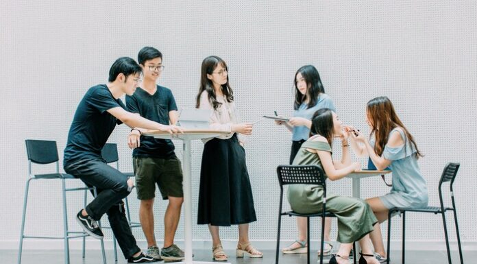 Effective Networking Strategies for Students Outside of College: A Comprehensive Guide Image of students networking.