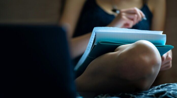 How Master’s Students Should Structure Their Literature Review for Their Thesis