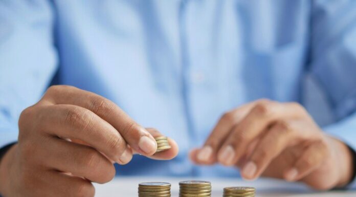 Finance vs. Economics: A Guide for Aspiring Students